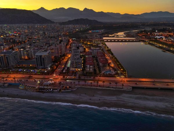 Avio karte Beograd Antalija panorama iz vazduha u sumrak